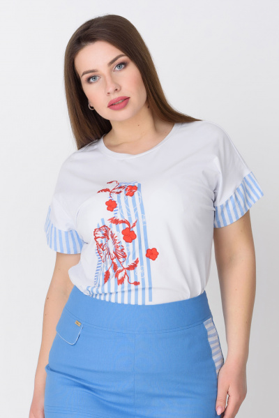 Женская футболка с вышивкой - цветами