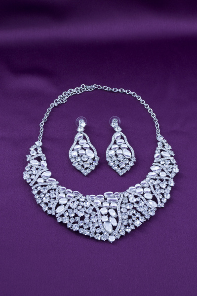 Ожерелье и серьги, комплект