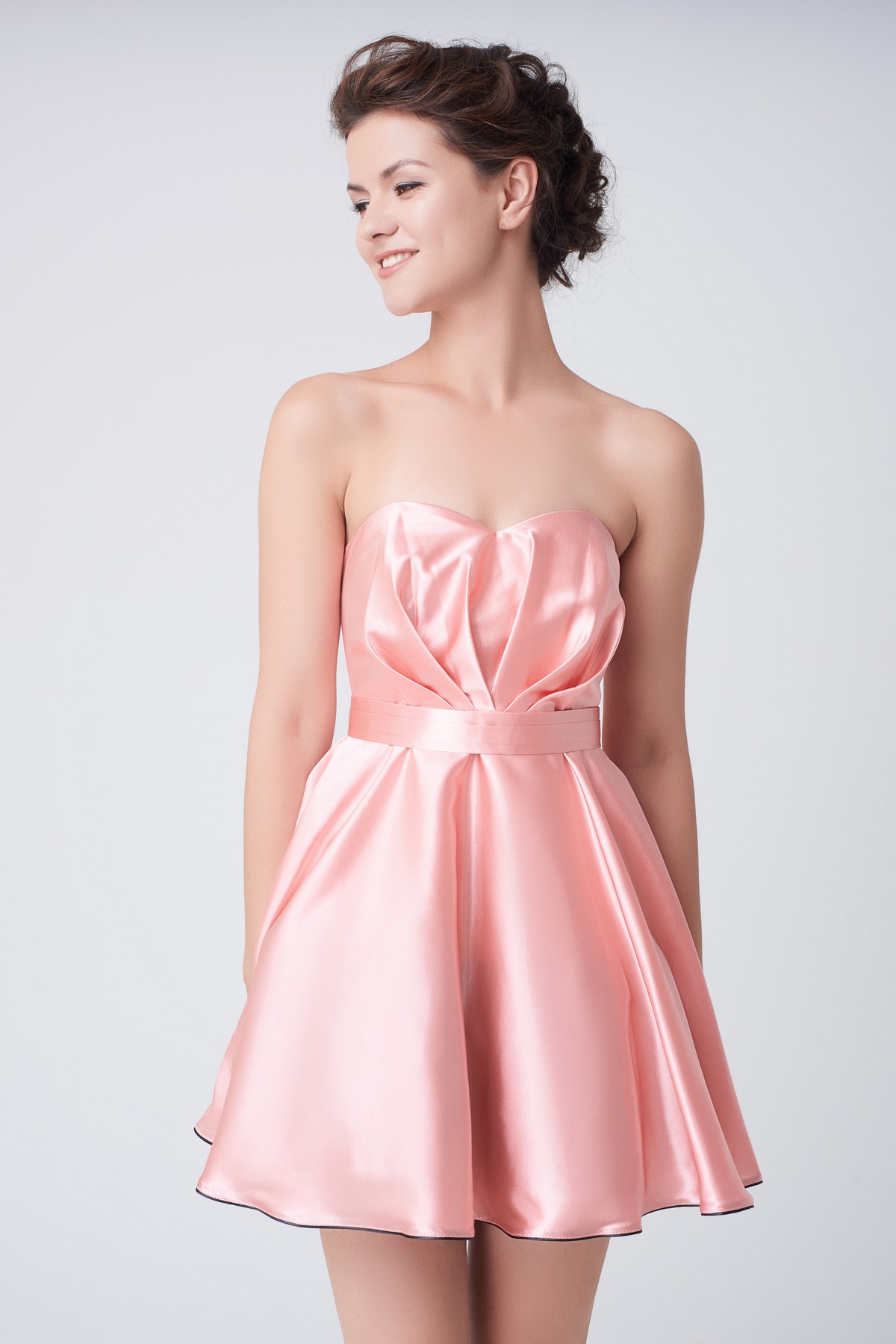 Нежно розовое коктейльное платье