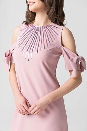 Коктейльное платье с открытыми плечами оптом